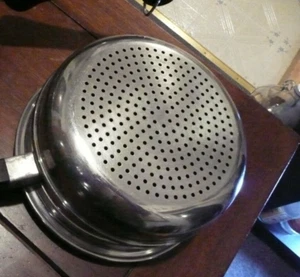 3 vtg Saladmaster - 2 collander steamer pots 8-7/8" & 8" diam to edges & 1 LID - Picture 1 of 14