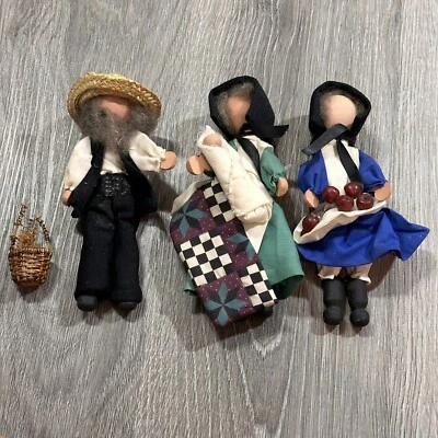 Vintage Father Mother Baby Daughter Handmade Wood Amish Dolls No Face - Image 1 of 4
