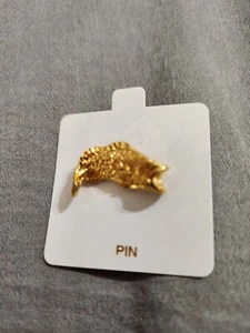 NEW LARGEMOUTH BASS FISH FISHING HAT PIN LAPEL PIN MADE IN USA 1” Gold Color - Picture 1 of 1