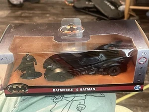 Jada Toys Batmobile Die-cast Car with Batman Figure DC Comics 1:32 Diecast NIB - Picture 1 of 4