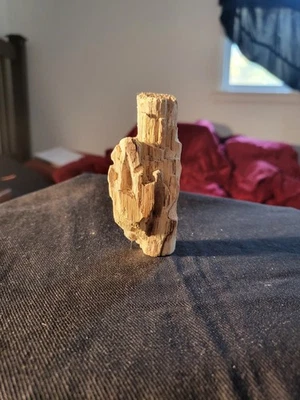 Ruínas misteriosas à beira do penhasco - pequena escultura em madeira feita à mão - Imagem 1 de 4