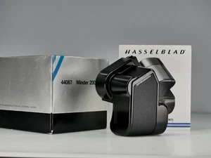 HASSELBLAD 44067 WINDER 2000FCW BOXED NICE - Picture 1 of 6
