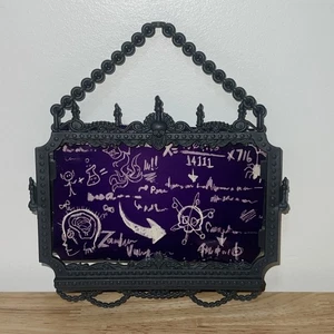 Monster High Deadluxe Scuola Castello Gotico Bambola da Appendere Ricambio Lavagna - Foto 1 di 2