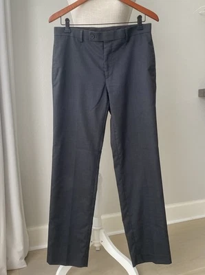 Pantalón de vestir para hombre Calvin Klein gris carbón ligero elástico 32x30 Foto 1 de 4