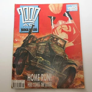 2000AD Featuring Judge Dredd Issue 685 30th June 1990 Post Worldwide V Good - Picture 1 of 2
