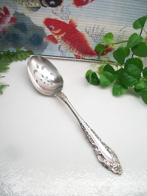 Cuchara de servir perforada Oneida Community Royal Grandeur 1975 Foto 1 de 4