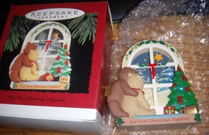 HALLMARK RECUERDO NUESTRA PRIMERA NAVIDAD JUNTOS 1995 NUEVO ADORNO - Imagen 1 de 1