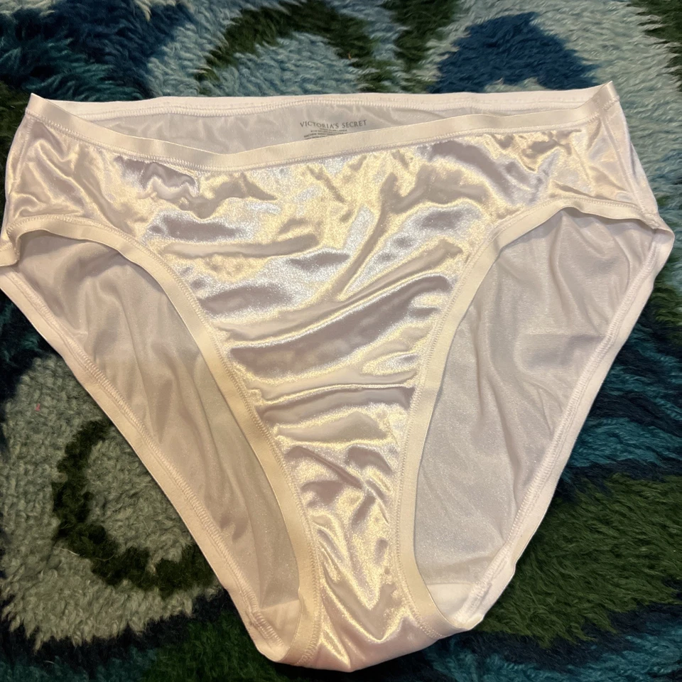 Vtg VICTORIAS SECRET SECOND SKIN SATIN PANTIES sz M White - Image 1 of 4