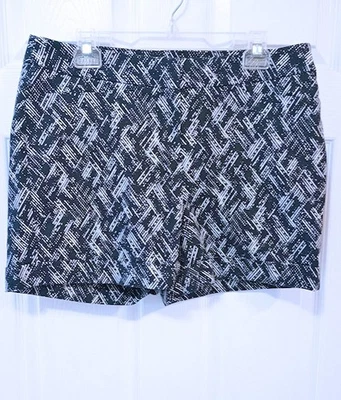 Shorts Apt 9 Essentials tamanho 12 preto e branco com elástico leve - Imagem 1 de 2