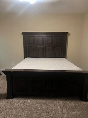 特大号卧室家具套装 — 第 1/3 张图片