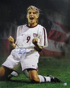 Foto firmada/autografiada 16x20 de Beckett 187266 de fútbol para mujer Mia Hamm EE. UU. - Imagen 1 de 3