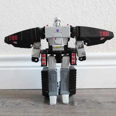 Figura de acción Transformers GI Joe Megatron HISS Tank Colaborative Mash-Up Foto 1 de 2