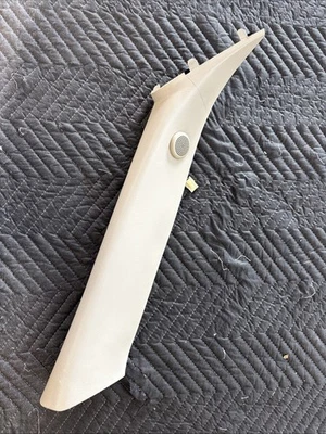 2003-2006 Cadillac Escalade A painel de acabamento de pilar destro Bose Tweeters OEM bege - Imagem 1 de 4