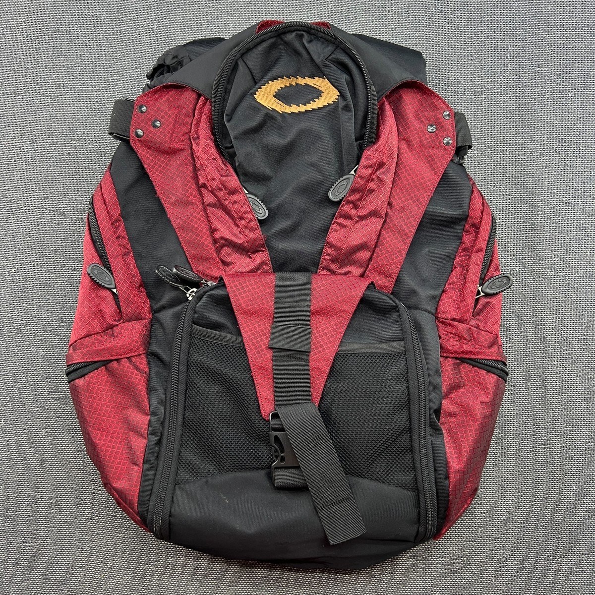 Oakley Icon Vintage 90s Tactical Backpack Rucksack Red Black
