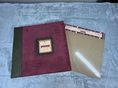Álbum de recortes Portafolia Gifted Memories 12" x 12" gamuza borgoña con paquete de papel Foto 1 de 4