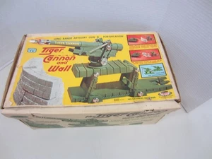 Topper Toys The Tiger Cannon and Wall 1966 con caja original - Imagen 1 de 16