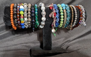Lote de 18 pulseras elásticas con cuentas multicolores - Imagen 1 de 4