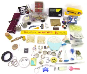 55+ Teile Vintage Trödel Schubladen Lot ~ Auto, Whammy, Flaschenöffner, Spielzeug, Tuner, etc.. - Bild 1 von 12