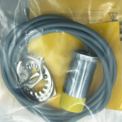 NI15-M30-AD4X For Turck Proximity Switch Sensor 10-65V DC - Image 1 of 4