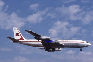 35mm Airliner Slide Boeing 707 N8437 Global International Airways at Gatwick 83 - Picture 1 of 1