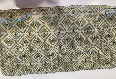 Capa de travesseiro geométrica de seda West Elm verde 12 X 21 - Imagem 1 de 2