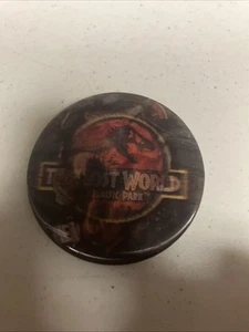 VINTAGE JURASSIC PARK THE LOST WORLD LENTICULAR 2" BUTTON PIN (M-A #5) - Picture 1 of 2