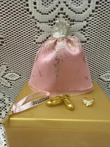 Barbie 2025 The Movie Chelsea President Puppe Outfit Kleid Schuhe Schärpe & Halskette - Bild 1 von 13