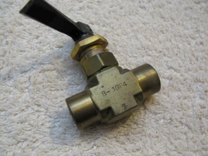 WHITEY SWAGELOK TOGGLE VALVE B-1GF4, 3/8 FNPT - Picture 1 of 3