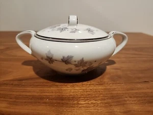 Noritake "Ivyne" Sugar Bowl & Lid 6605 Fine Bone China  - Platinum Trim Japan 7" - Picture 1 of 6
