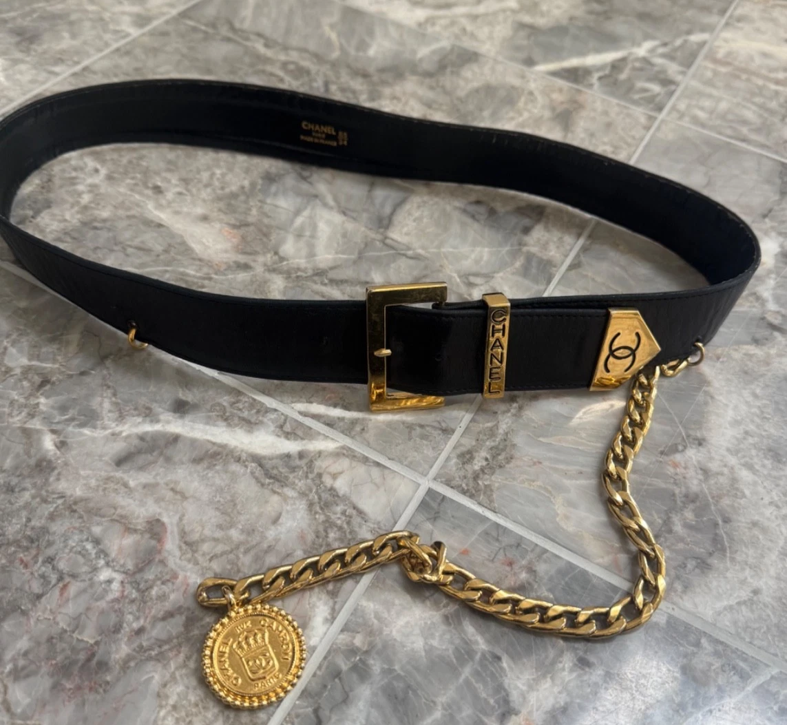 小物 SS2002 CHANEL SLIDE CHAIN LEATHER BELT Chanel Spring 2002 Black Leather Sliding Chain Lock Runway Belt