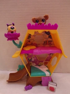 Littlest Pet Shop~#2467~Bumble Bee~Yellow Mauve~#2468~Fuzzy Bear~Honey Hideaway - Picture 1 of 5