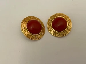 Vintage Liz Claiborne Clip Earrings Goldtone Circle with Red Center Stone E3 - Picture 1 of 3