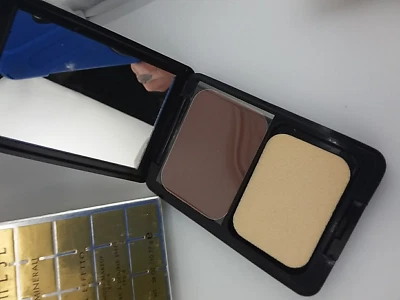 Borghese Hydro Minerali Dual Effetto Powder Makeup SPF8 Terra 10 - Image 1 of 3