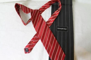 Cravatta Zegna, in seta rossa strisce blu, mai usata, - Foto 1 di 4