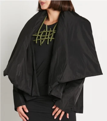 Chaqueta en cascada de nailon Planted by Lauren G negra para mujer talla única Foto 1 de 3