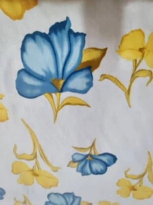 Hübsche Blumen in gelb & blau auf weiß ~ Baumwollstoff ~ Meterware - Bild 1 von 2