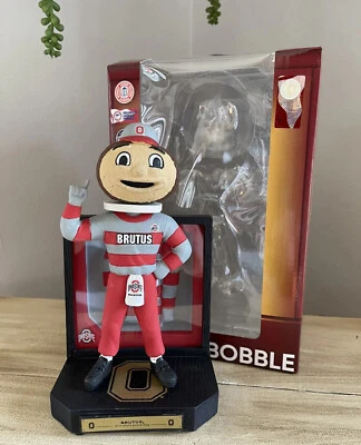 Brutus the BUCKEYE Ohio State Buckeyes “Jersey Showcase” Mascota Bobblehead ¡NUEVO EN CAJA! Foto 1 de 4