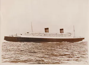 Foto de prensa 1938 modelo del nuevo Cunard White Star Liner RMS Queen Elizabeth - Imagen 1 de 2