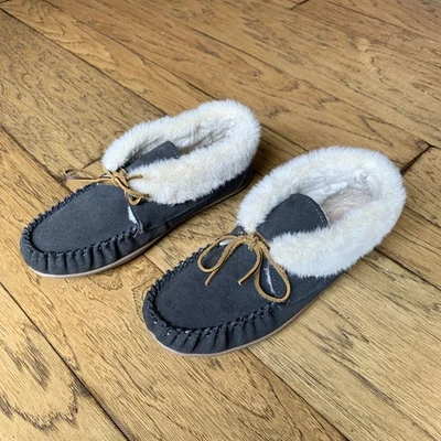 Women’s Minnetonka Grey Chrissy Mocassin Size 10 Leather Upper Creme Faux Fur - Image 1 of 4