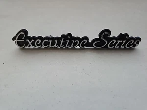 98 99 00 01 02 LINCOLN TOWN CAR EXECUTIVE SERIES SIDE EMBLEM LOGO BADGE A39795 - Picture 1 of 2