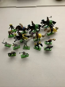 Britain Ltd Deetail 1971 Soldiers Cowboy Indians Knights Lot 16 Figures 6 Horses - Picture 1 of 9