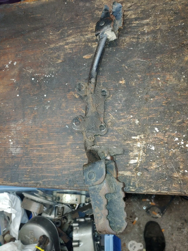 Kawasaki KD100M 1979 estriberas de conductor Foto 1 de 2