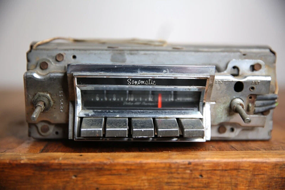 Radio AM GM Sonomatic DELCO 7289734 Buick Electra 225 Wildcat LeSabre de colección Foto 1 de 4