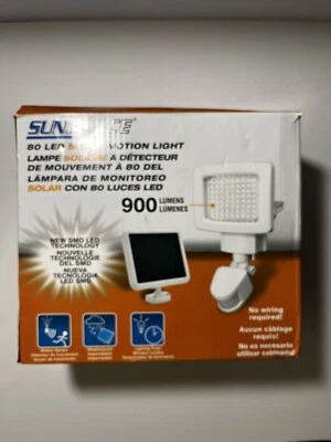 Luz de seguridad activada por movimiento Sunforce LED con energía solar 900 lúmenes con panel Foto 1 de 4