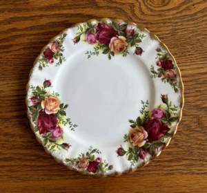 ROYAL ALBERT OLD COUNTRY ROSES BREAD PLATE 6 1/4" MONTROSE SHAPE VINTAGE PLEATED - Picture 1 of 7