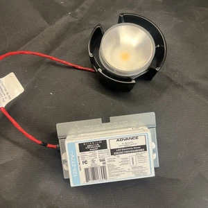 Lightolier C4L25930NZ10U,  Calculite 4" 2500lm 3000K 90CRI Narrow Beam 0-10V - Picture 1 of 4
