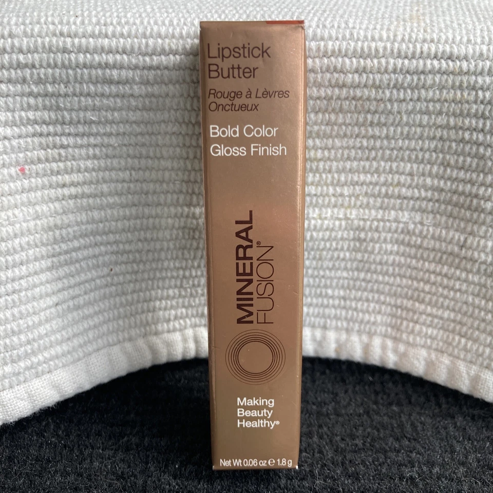 Lápiz labial brillo mantequilla MINERAL FUSION JUGOSO 0,06 oz/1,8 g rico color audaz nuevo en caja sellado Foto 1 de 4