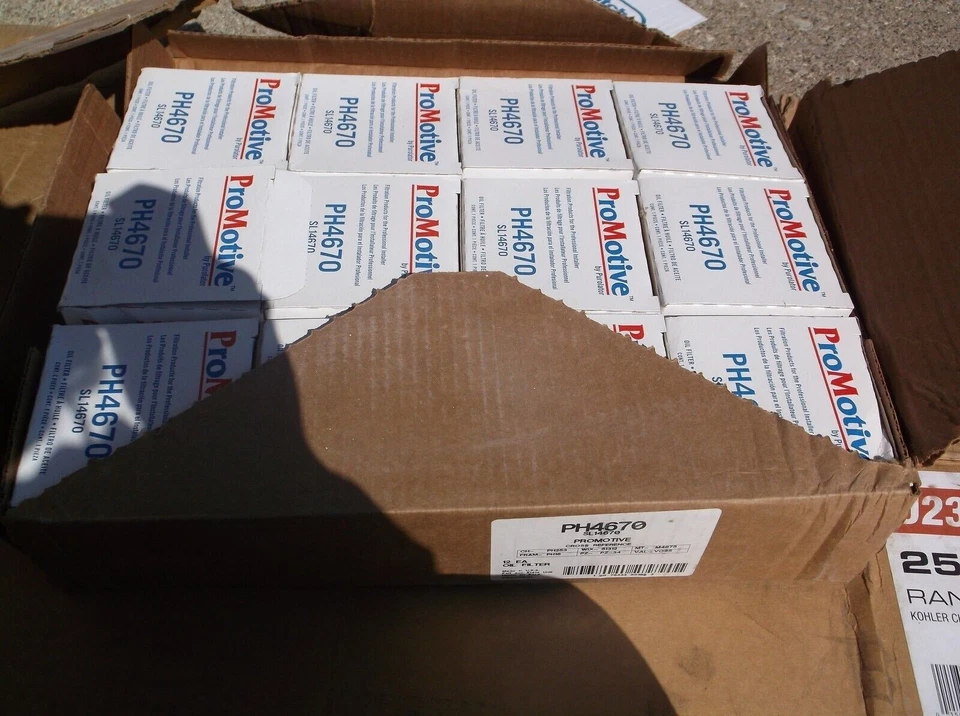 Engine Oil Filter-Standard Life Oil Filter Premium Guard PG4670 Pack of 12 pcs - Image 1 of 1