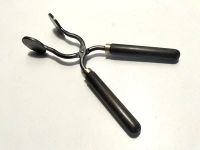 ANCIEN FER A PAPILLOTTES / ONDULER / BARBIER - COIFFEUR / HAIRDRESSING IRON - Photo 1/4