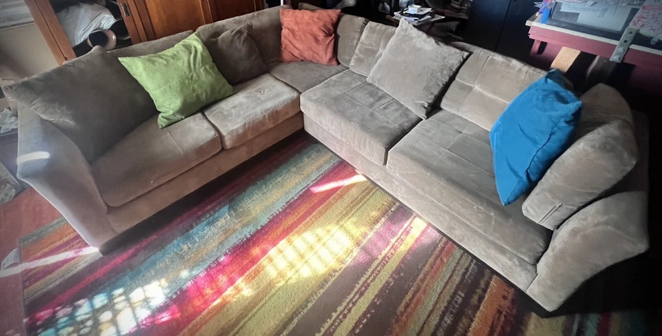 Sofá marrón claro en forma de L; se separa en 3/2 sofás o combina Foto 1 de 4